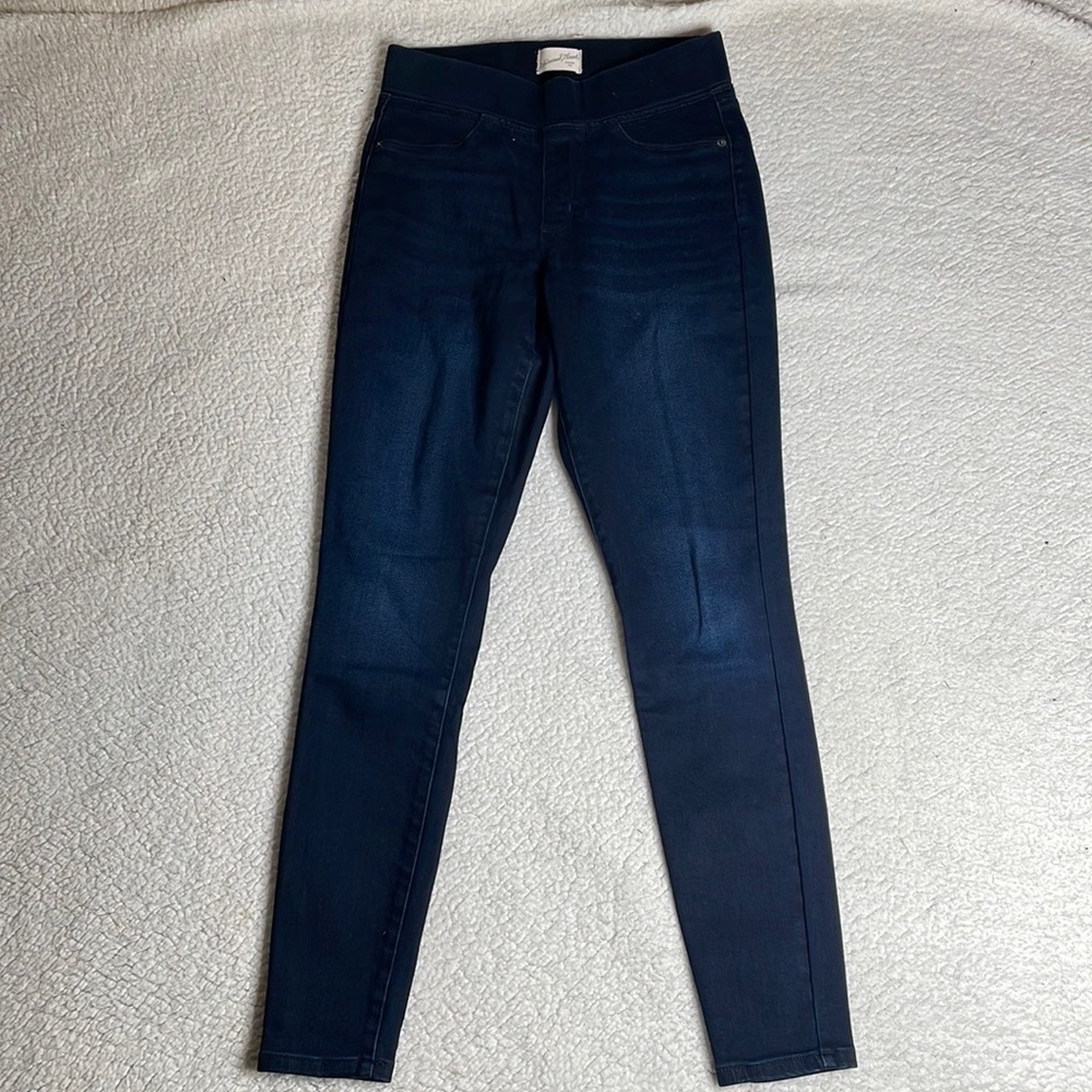 Universal thread Dark Wash High Rise Pull Up Jeggings Size 6 / 28 R